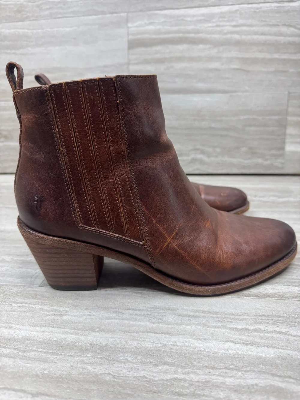 Frye Alton Chelsea Stacked Heel Brown Leather Ankle Booties Womens Size 9